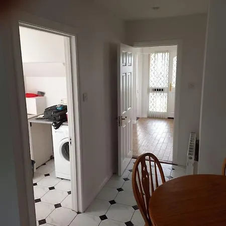 Vila Large 4bed Available Long-term In